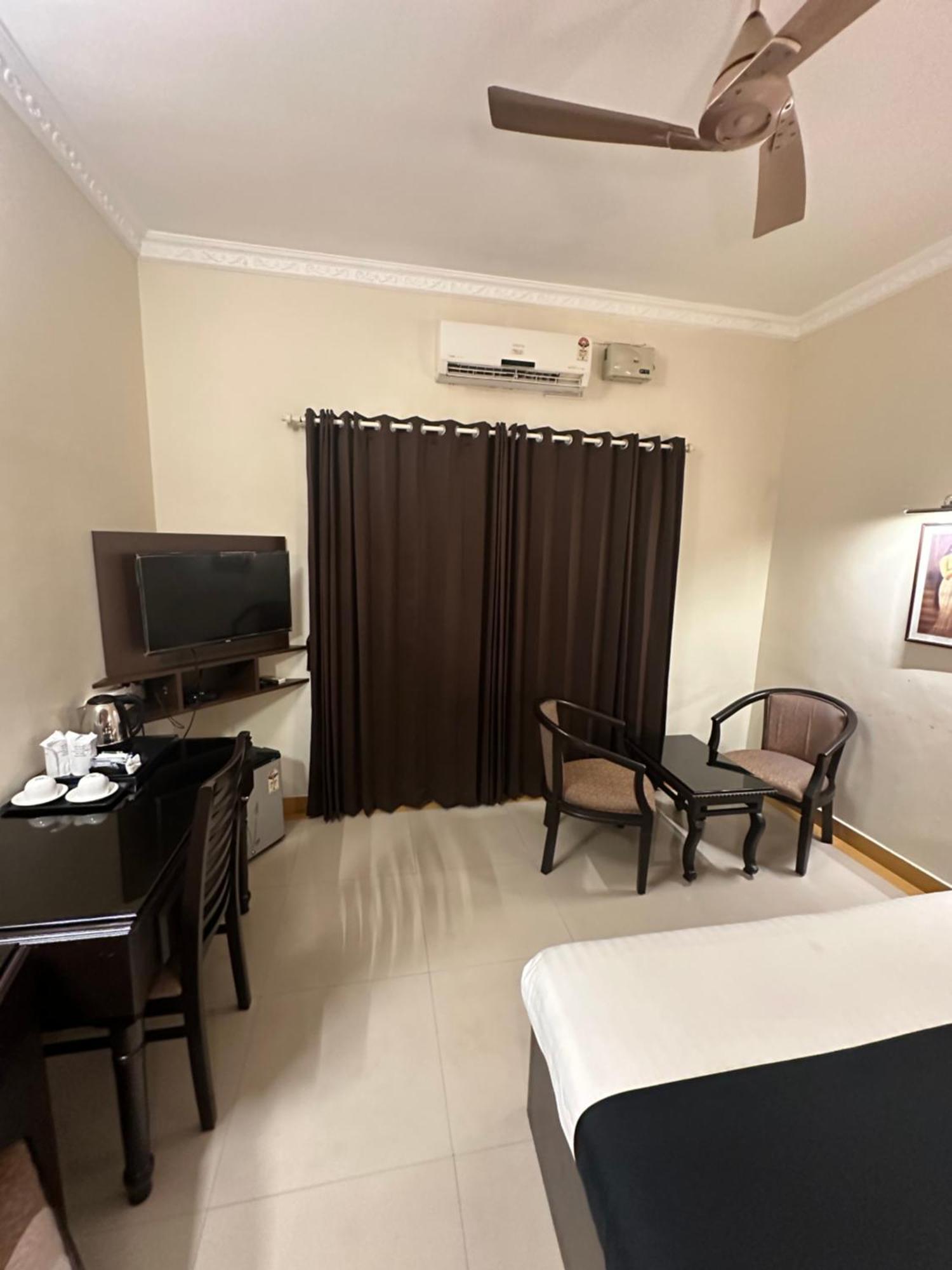 Gd International Redfort Nilambur Exterior photo